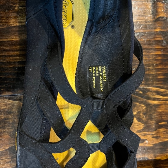 Vibram Alitza Loop Black  Toe Shoes - Picture 3 of 5